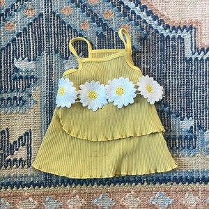 Mustard yellow daisy top
